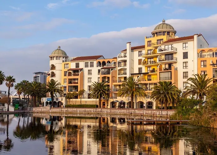 Island Club Hotel & Apartments